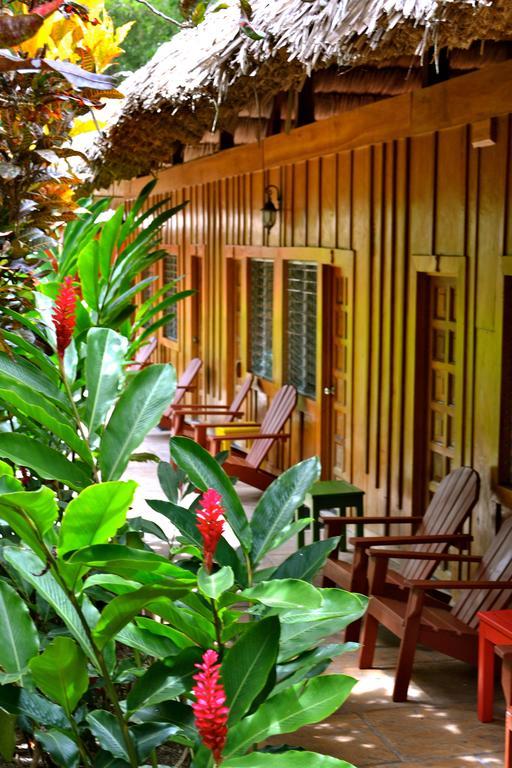 Jungle Lodge Tikal Hostal Extérieur photo