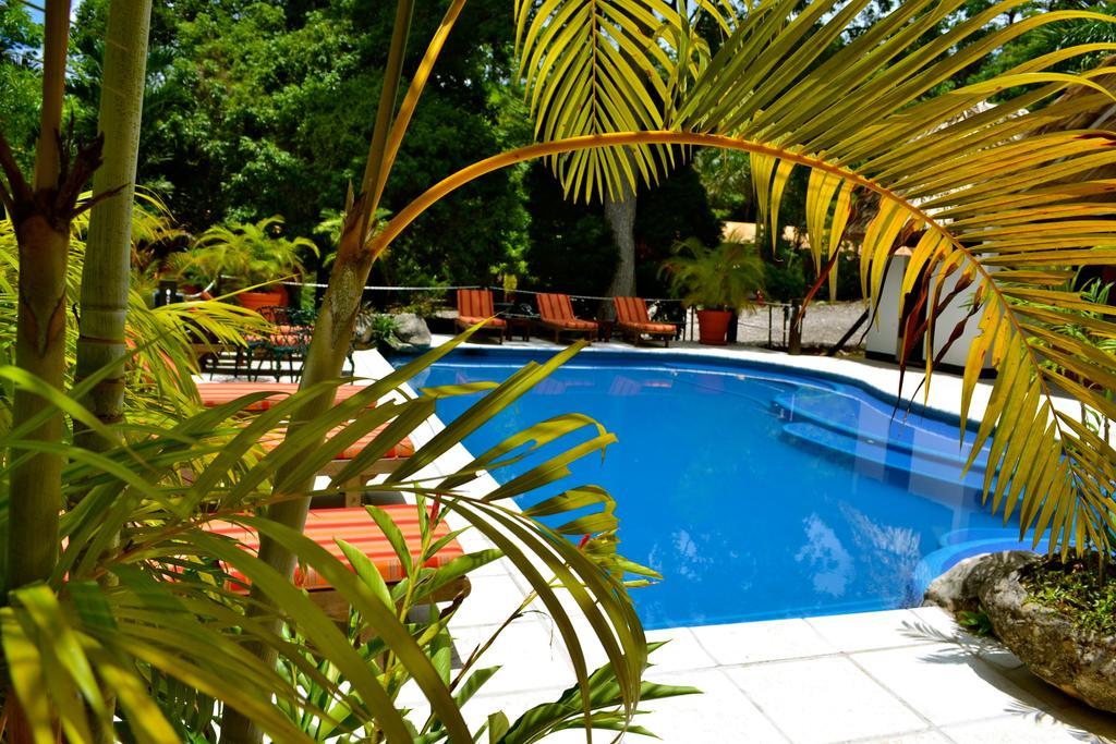 Jungle Lodge Tikal Hostal Extérieur photo
